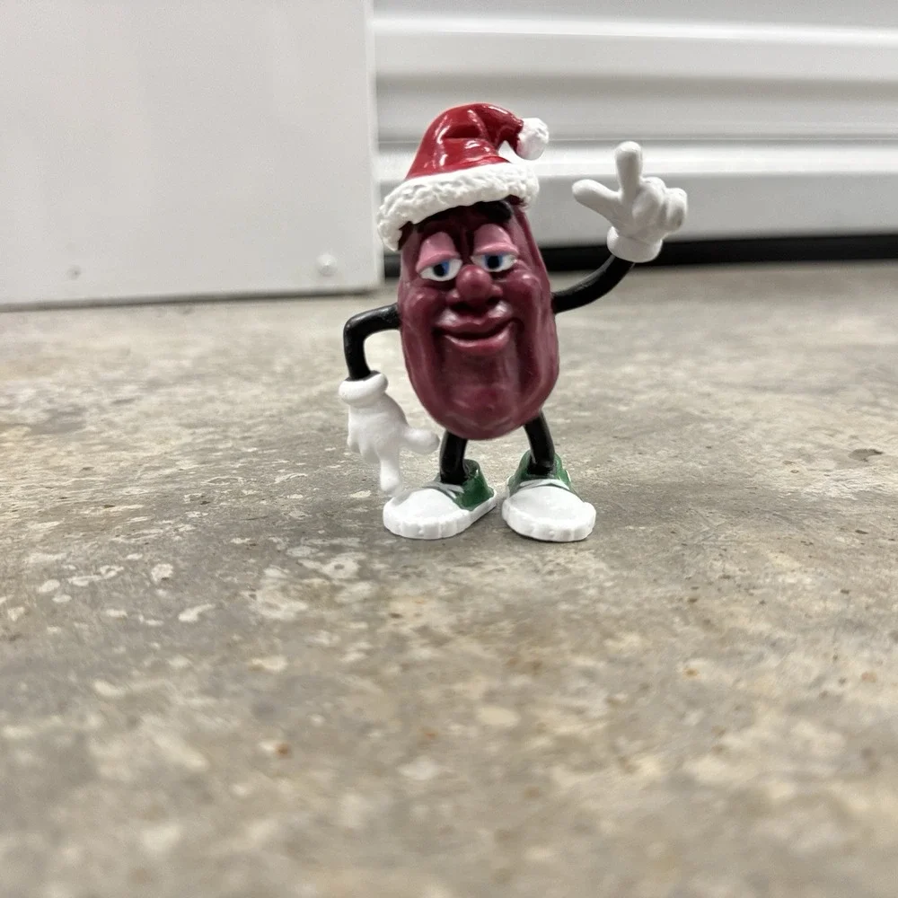 1989 Lot California Raisins Glass Carafe w Lid + 2 Christmas PVC Figures Vintage